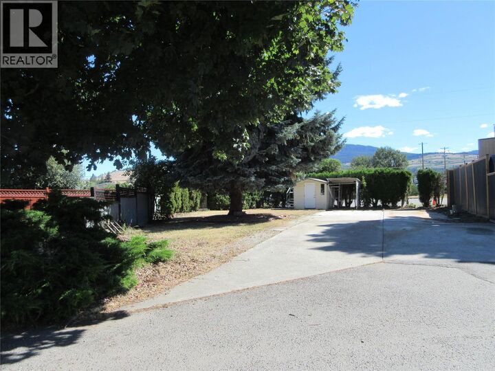 Property Photo:  415 Commonwealth Road 522  BC V4V 1P4 