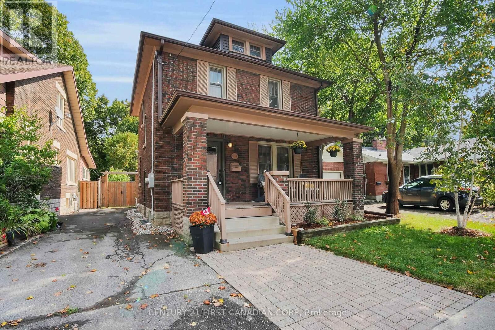 Property Photo:  214 Langley Street  ON N6C 4G6 