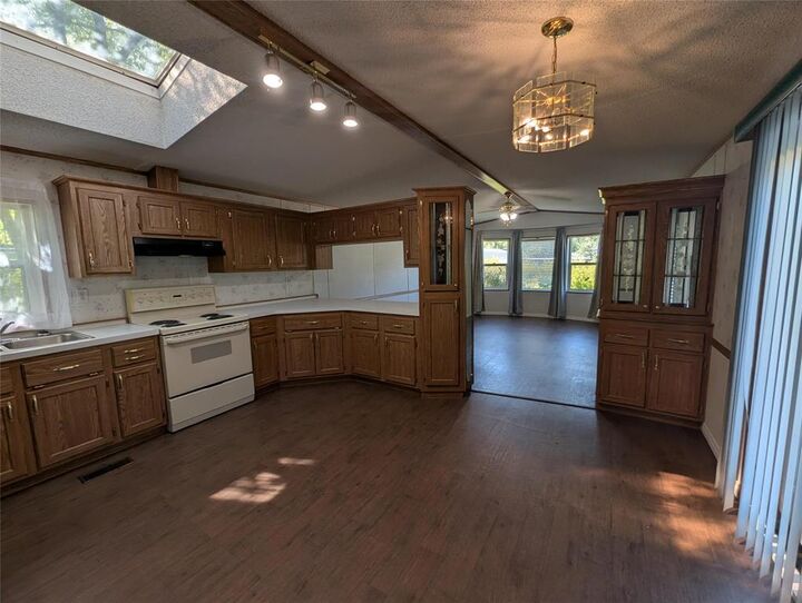 Photo de la propriété:  239 Meadows Crescent  MB R7A 5Y5 