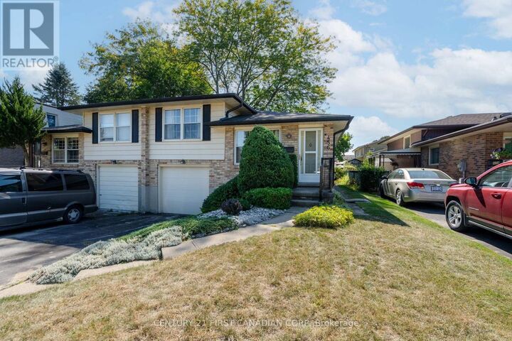Property Photo:  456 Maple Street  ON N7G 3N1 