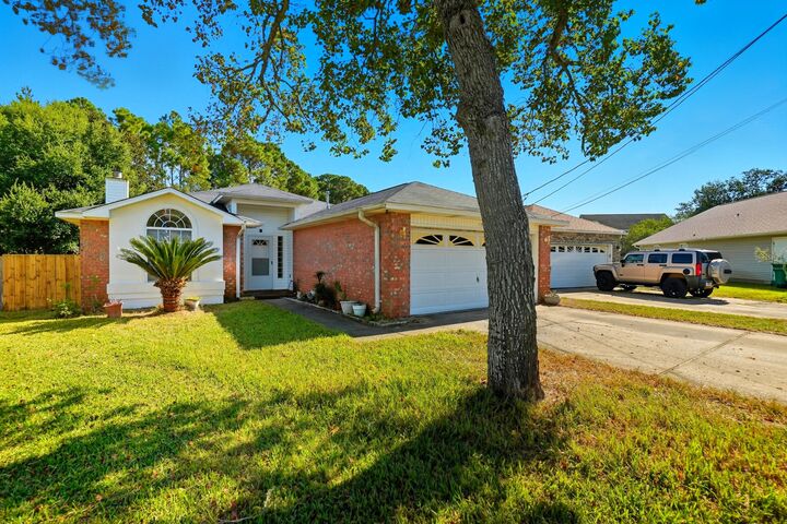 Property Photo: 498 Rush Park Circle FL 32569