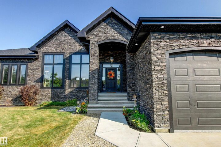 Property Photo:  50054 Rge Road 232 100  AB T4X 0K8 