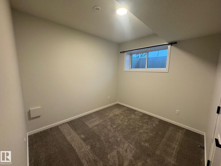 Property Photo:  19 Sereno Lane Bsmt  AB T8L 0Z9 