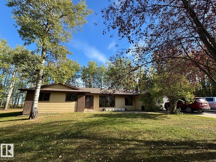 Photo de la propriété:  5001 67 Street  AB T7A 1R9