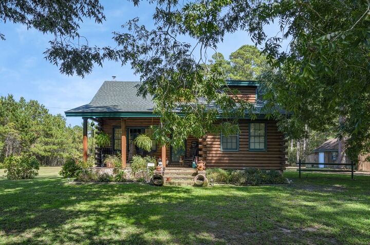 Property Photo: 21569 Hopkins Rd VA 23421