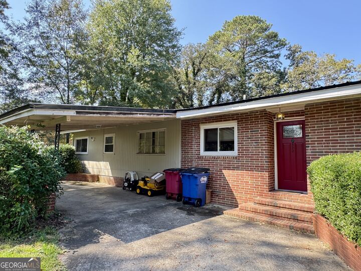 Property Photo:  572 Pierce Drive W  GA 31204 