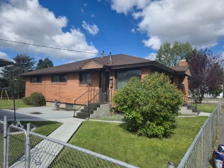Property Photo:  2526 Locust Street  MT 59701 