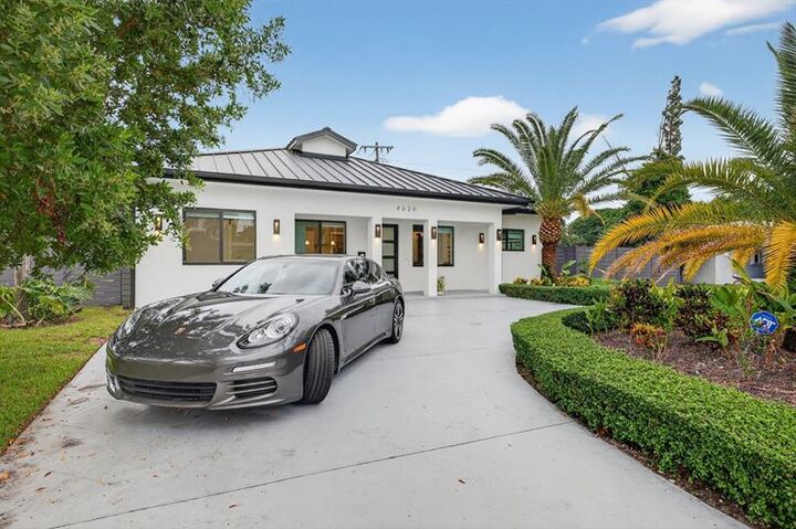 Property Photo:  4620 NE 4th Av  FL 33334 