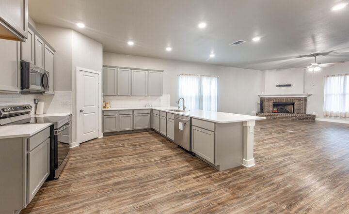 Property Photo:  3202 Venita Avenue  TX 79407 