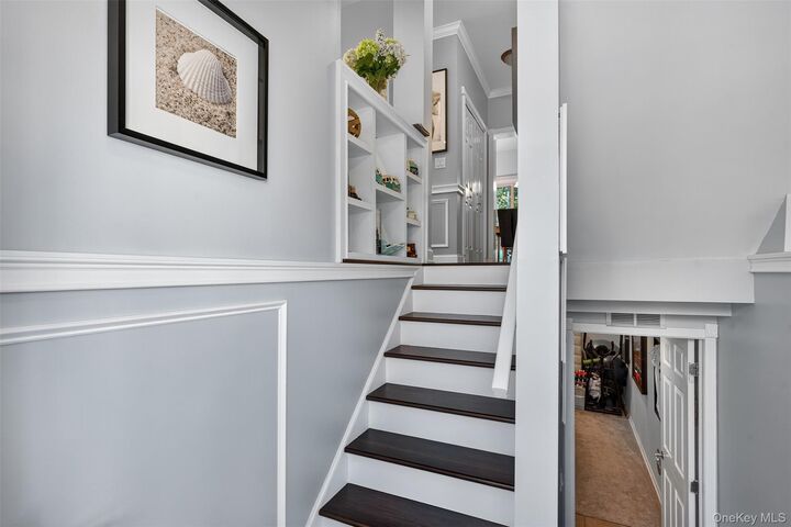Property Photo:  8 Ledger View Court  NY 10930 