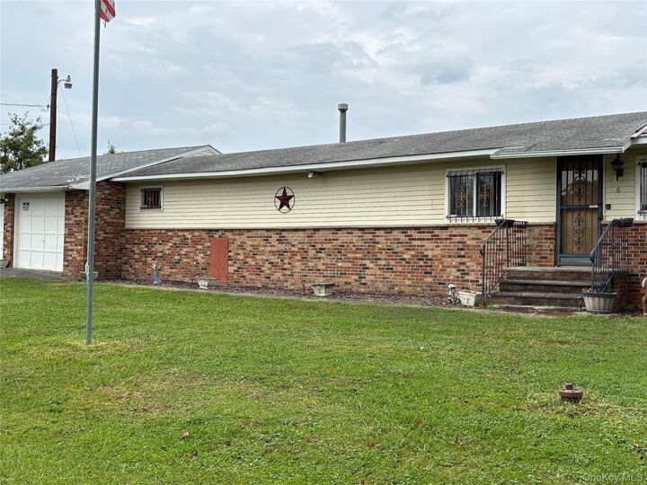 Property Photo:  6 Milo Road  NY 10940 