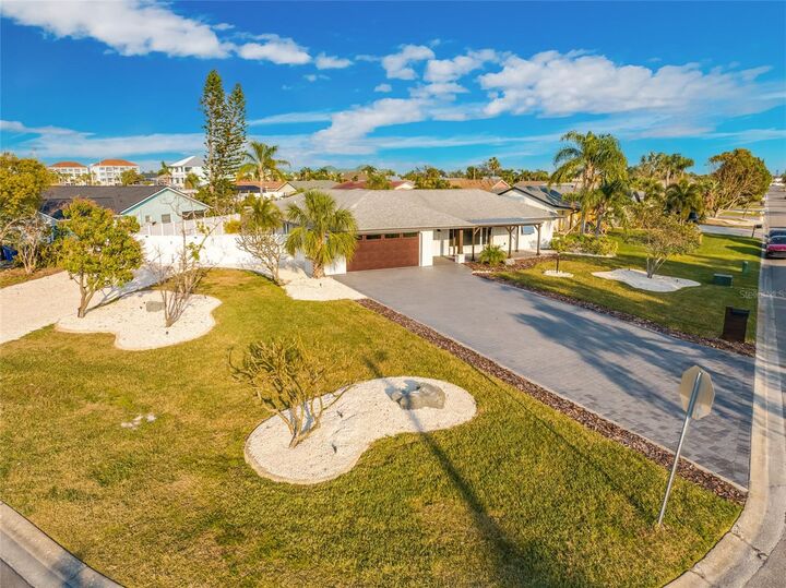 Property Photo:  1029 Bal Harbour Drive  FL 33572 