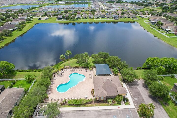 Property Photo: 1516 Yale Castle Court FL 33570
