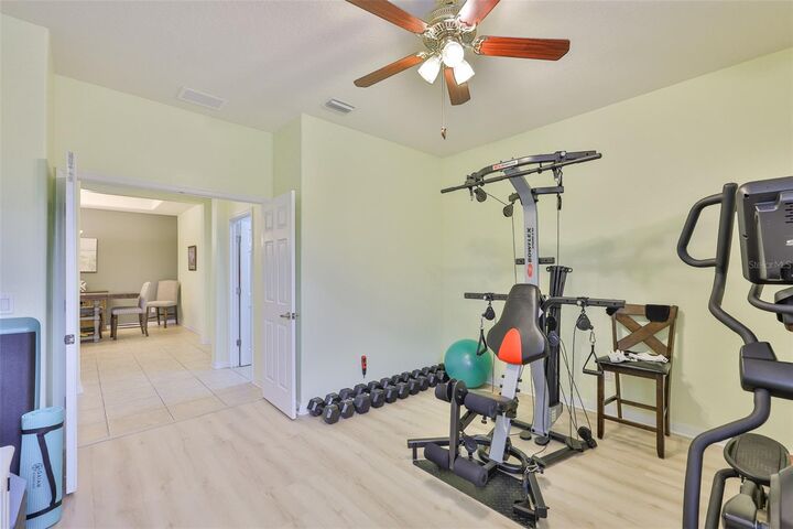 Property Photo:  1516 Yale Castle Court  FL 33570 