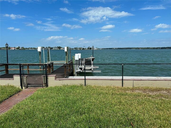 Property Photo:  21 Paradise Lane  FL 33706 