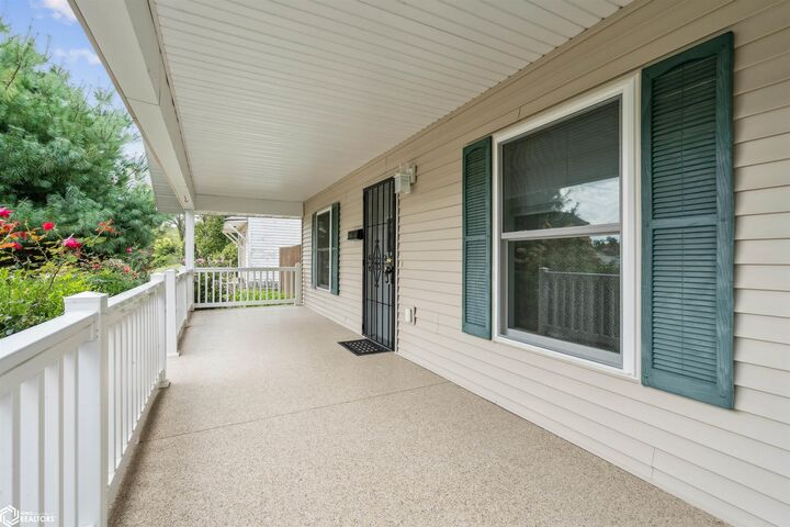 Property Photo:  613 N Garfield Avenue  IA 52601