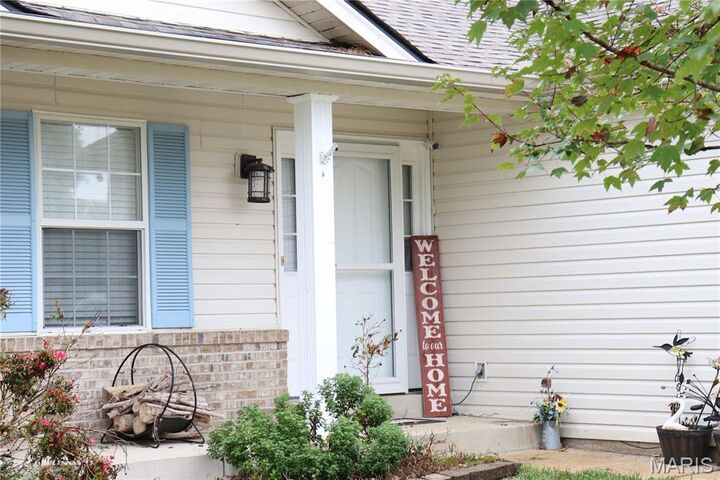Property Photo:  9904 Lockeport Point  MO 63050 