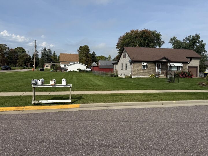 Property Photo: 813 Hickory St - WI 53948