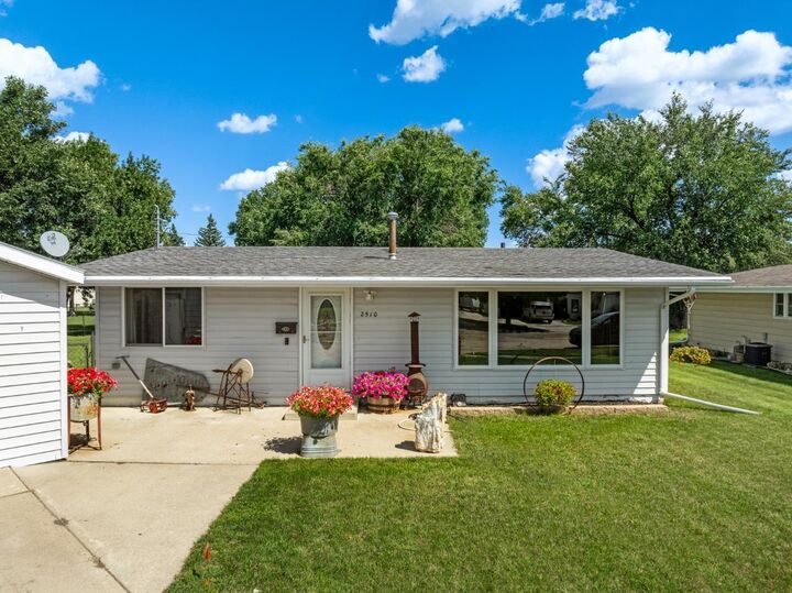 Property Photo: 2510 2nd Ave SW ND 58701
