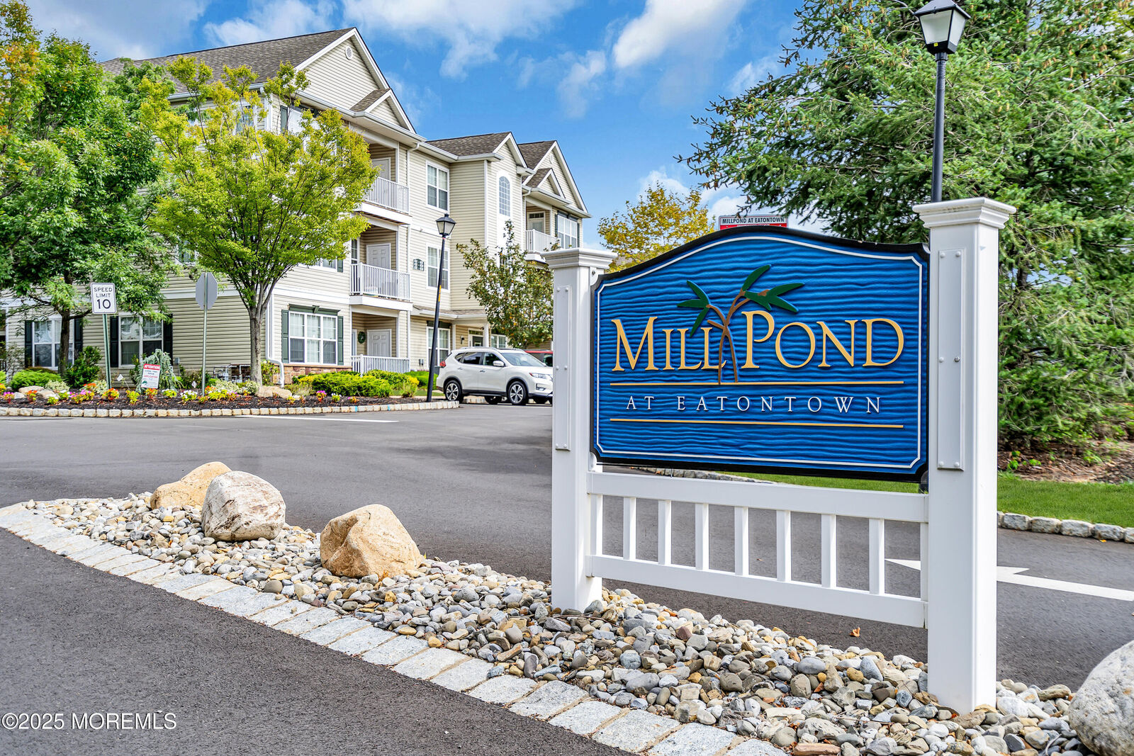 Property Photo:  211 Mill Pond Way 25  NJ 07724 