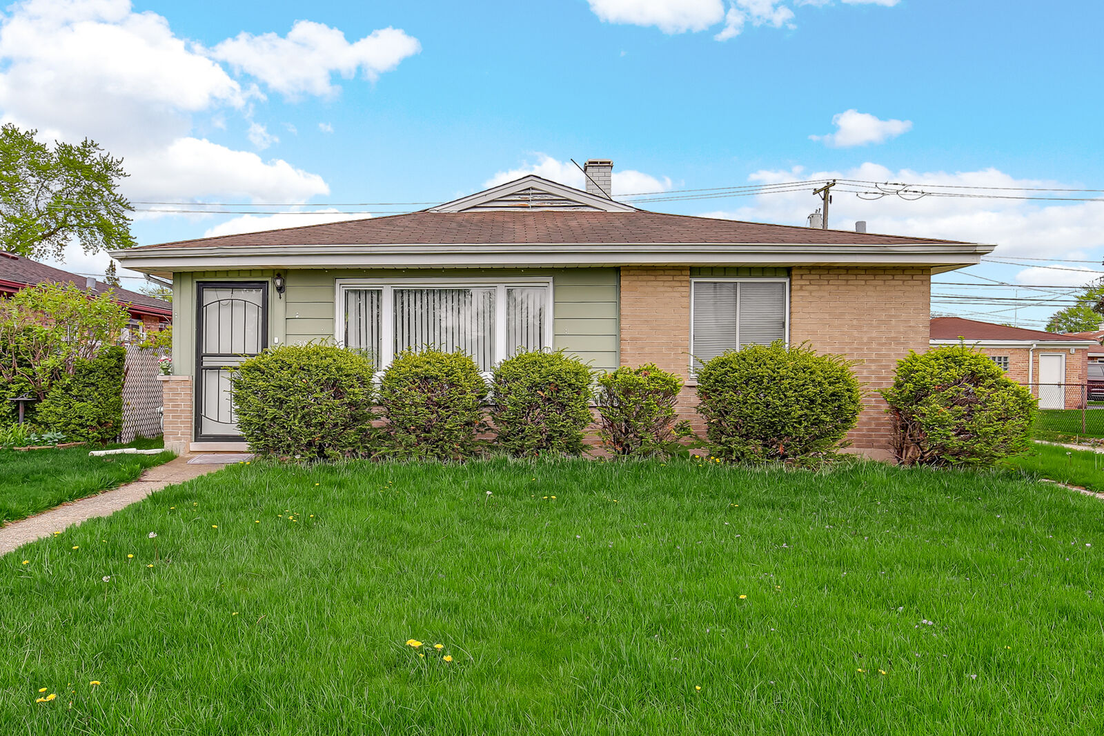 Property Photo:  1383 Greenbay Avenue  IL 60409 