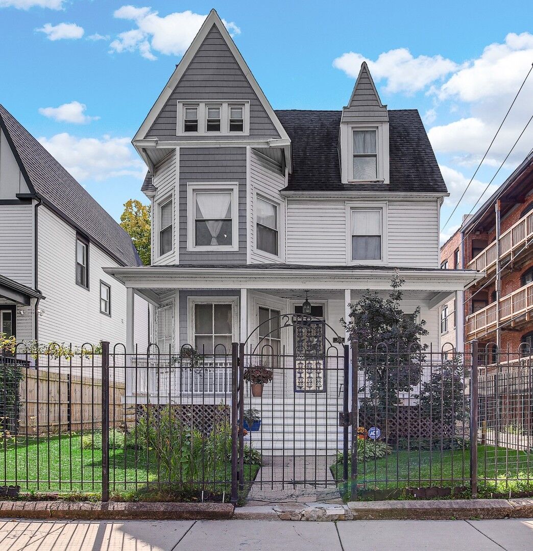 Property Photo: 2019 E 72nd Place IL 60649