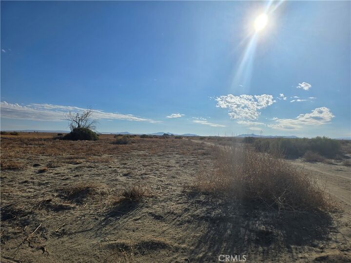 Property Photo:  8 K E Vac/Vic  CA 93535 