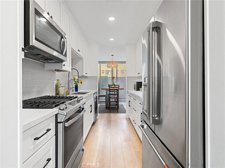 Property Photo:  1 3rd Pl 2  CA 90802 