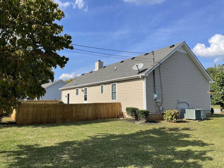 Property Photo:  1215 Woods Edge  TN 37130 