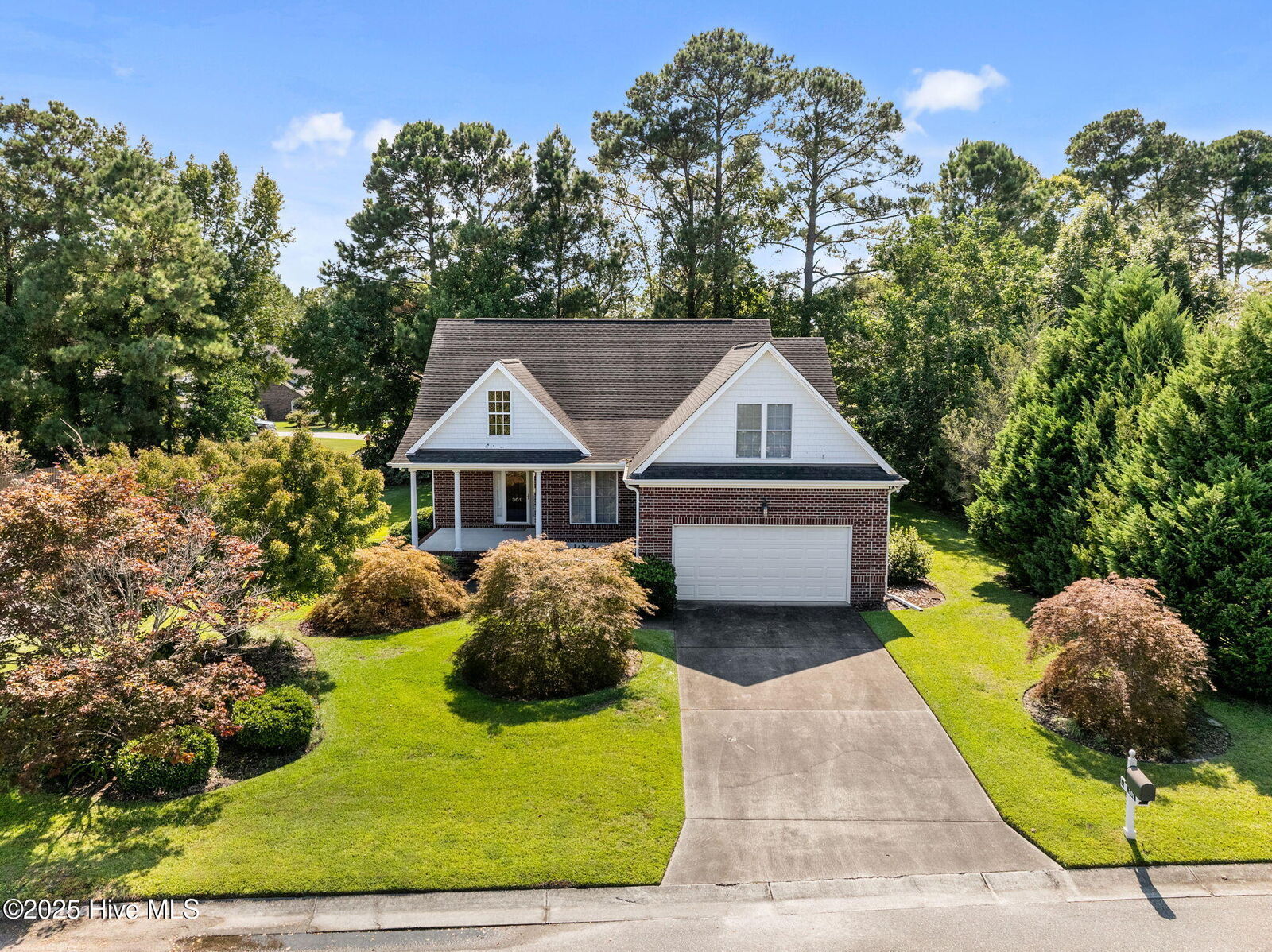 Property Photo: 301 Foxwood Lane NC 28409