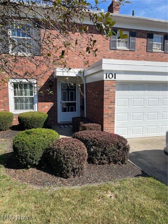 Property Photo:  101 A Chatham Way  OH 44124 