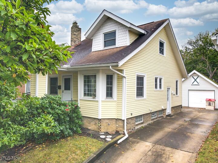 Property Photo: 2470 Whitelaw Street OH 44221