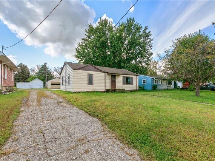 Property Photo: 570 Hazel Avenue E MN 55353