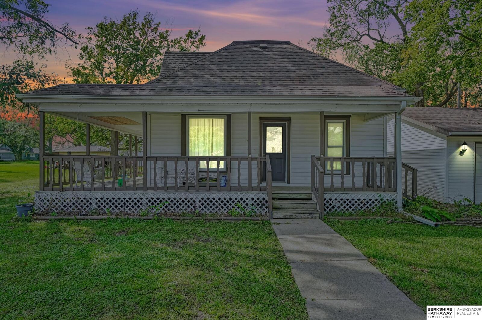 Property Photo:  715 S Chestnut Street  NE 68359 