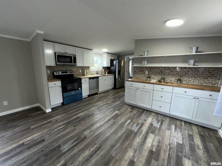 Property Photo:  324 S Main Street  IL 62836 