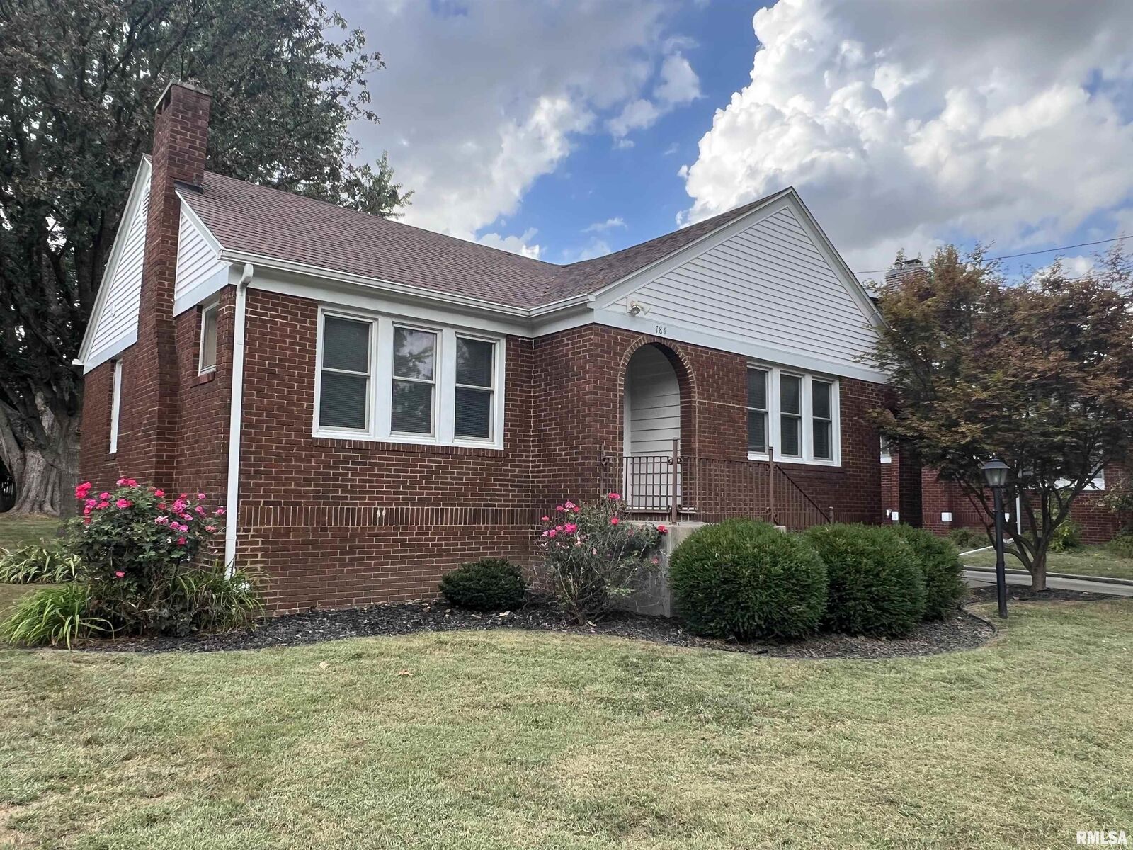 Property Photo:  784 Florence Avenue  IL 61401 