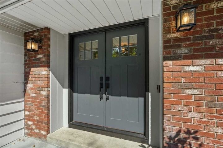 Property Photo:  26 W Temple St  MA 01505 