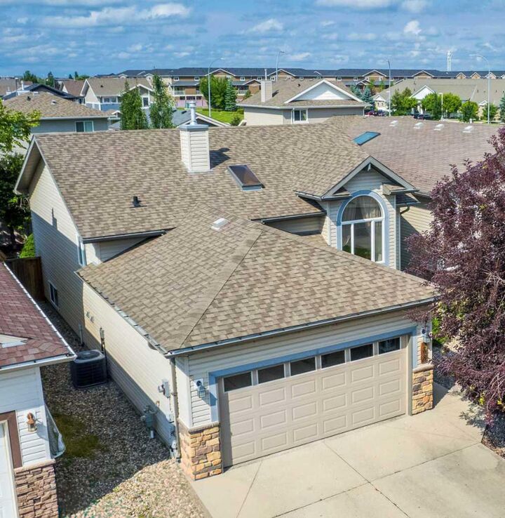208 Silkstone Bay W  Lethbridge AB T1J 2A2 photo