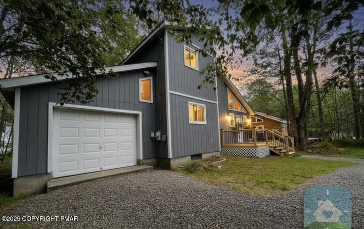 Property Photo:  1225 Country Place Drive  PA 18466 
