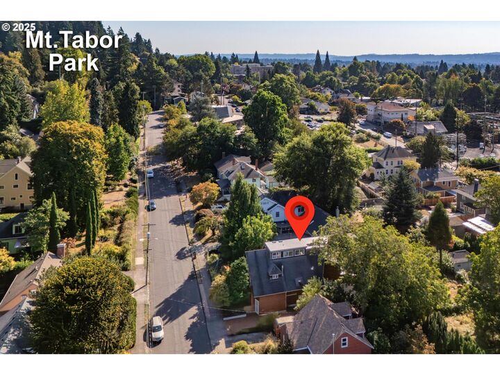 Property Photo:  223 SE 62nd Ave  OR 97215 