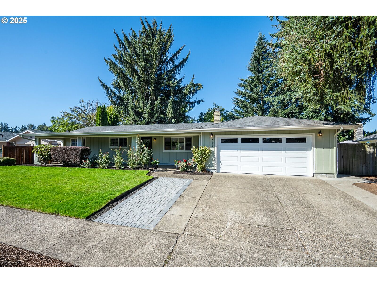 Property Photo:  4720 Thunderbird St  OR 97404 