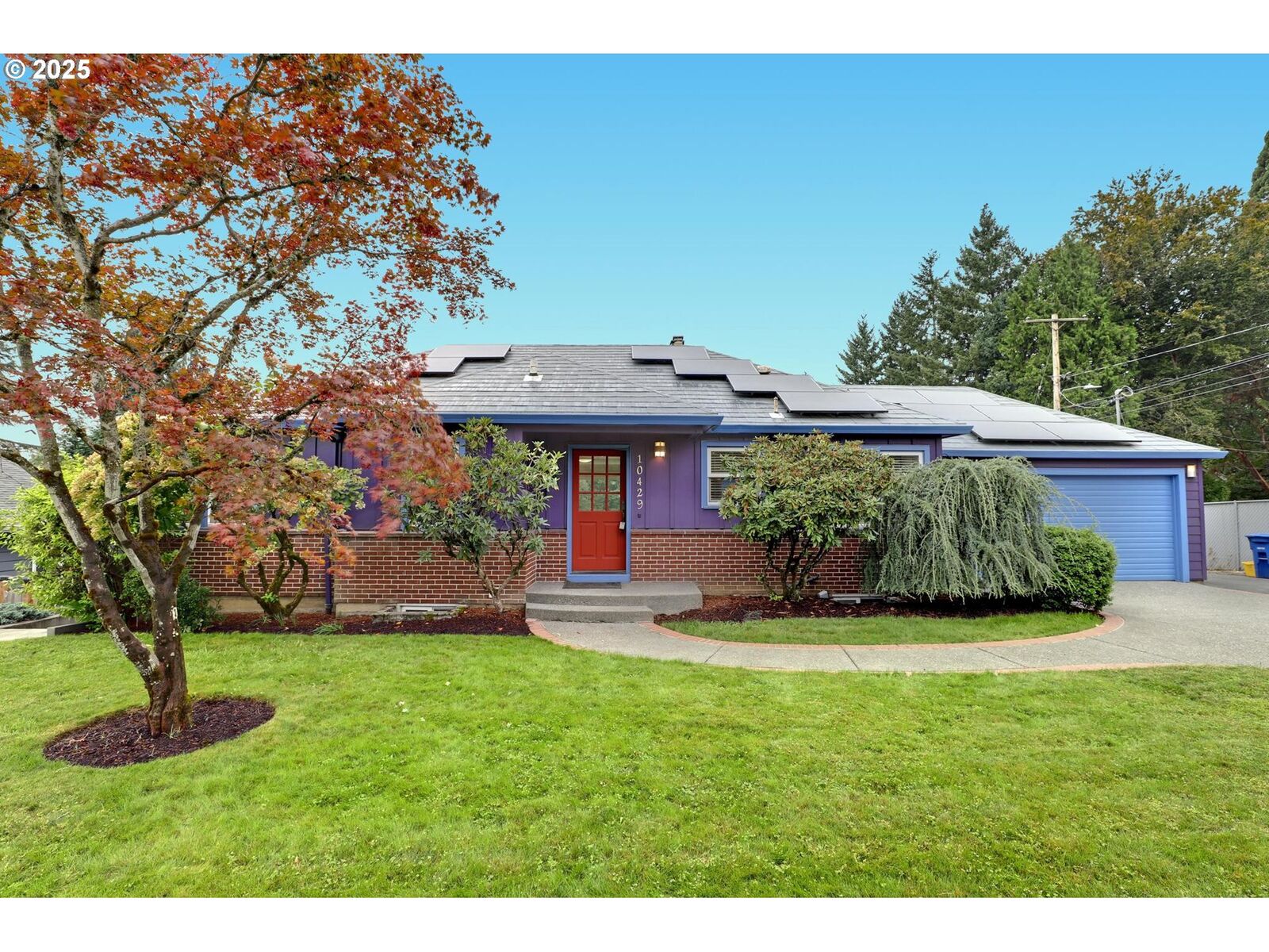 Property Photo:  10429 SE 36th Ave  OR 97222 