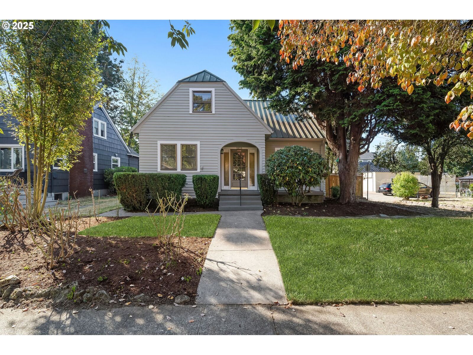 Property Photo:  2628 N Willamette Blvd  OR 97217 
