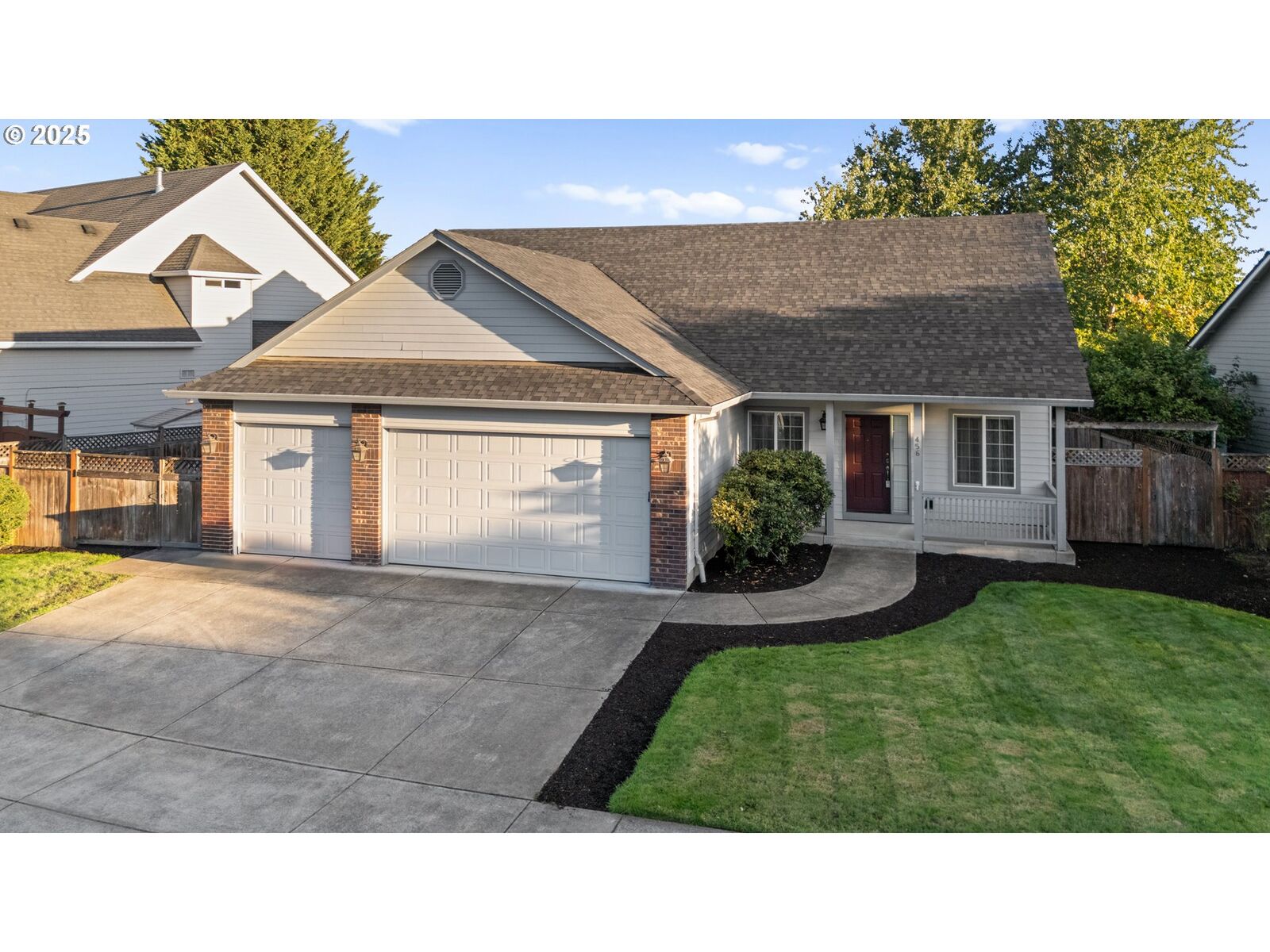 Property Photo:  456 Naismith Blvd  OR 97404 