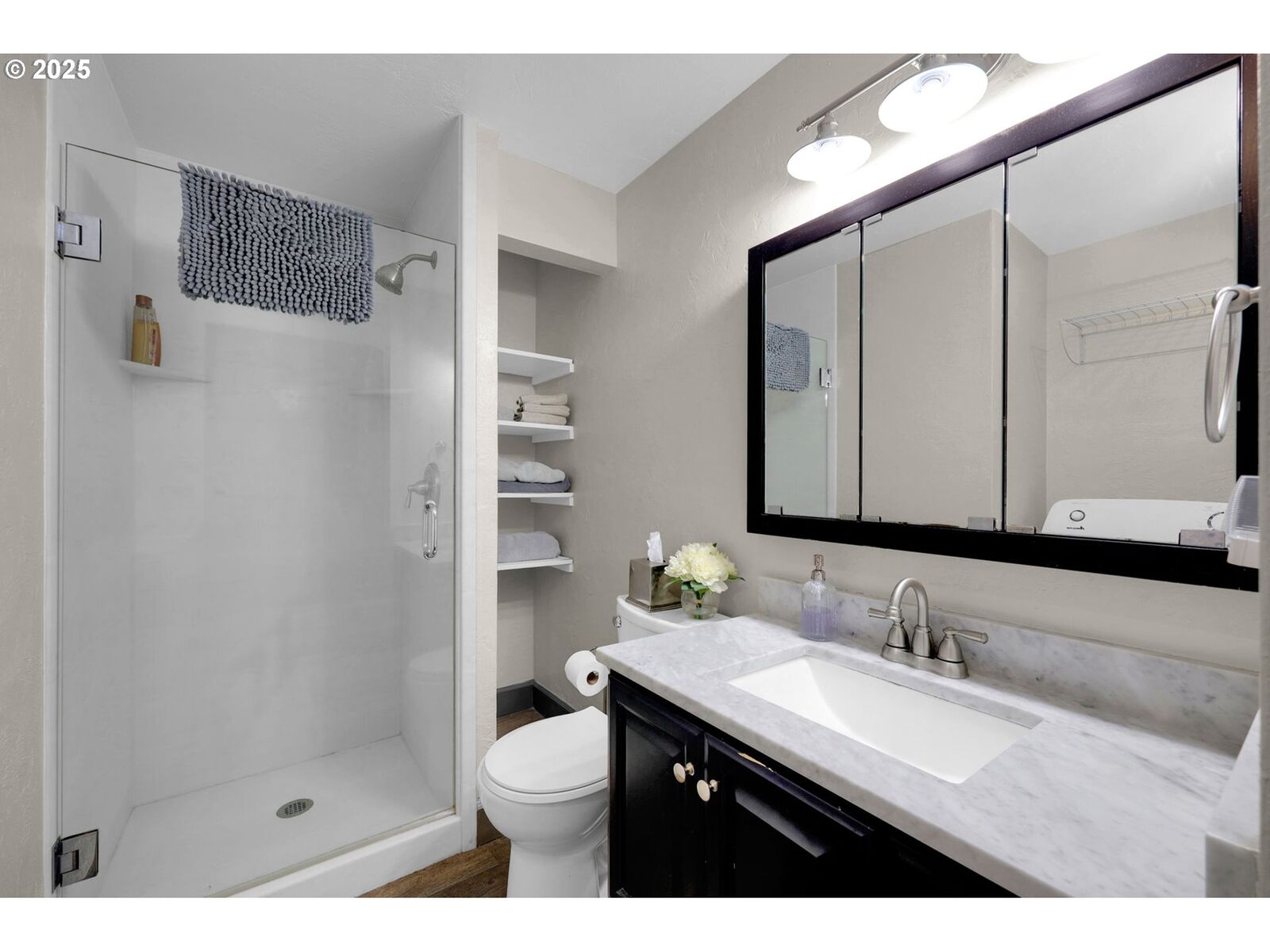 Property Photo: 4441 Fox Hollow Rd 1 OR 97405