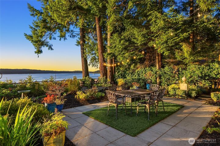 Property Photo:  12145  Arrow Point Loop NE  WA 98110 