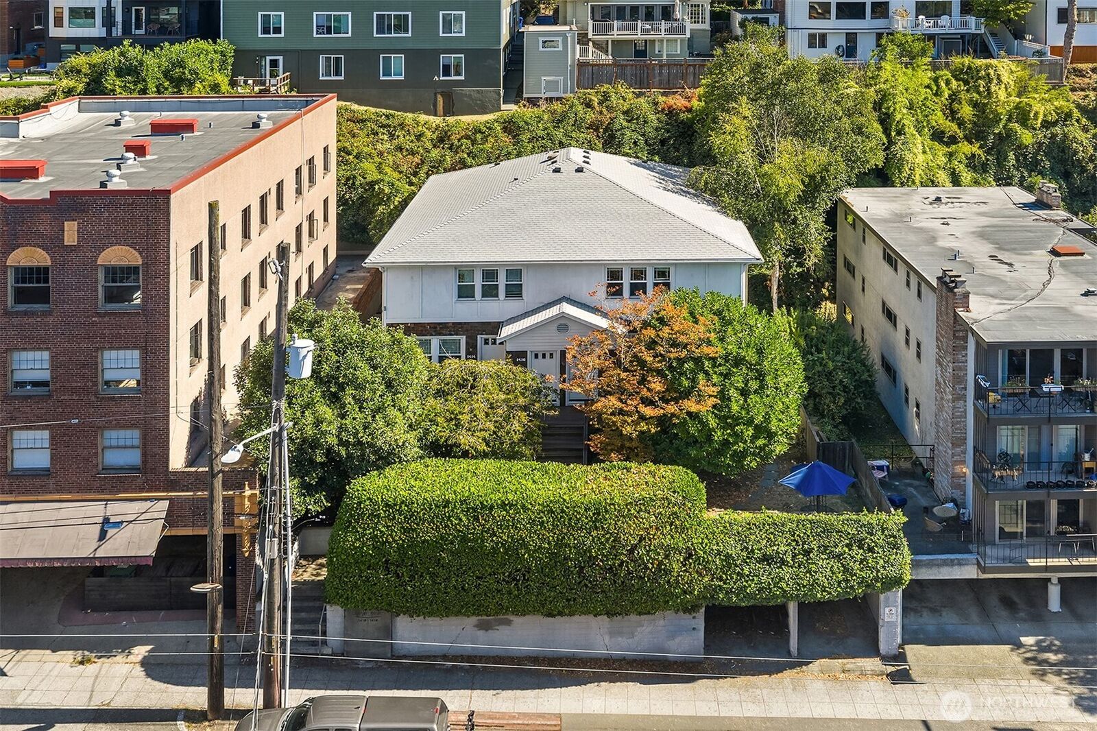 Property Photo:  1410  Queen Anne Avenue N  WA 98109 