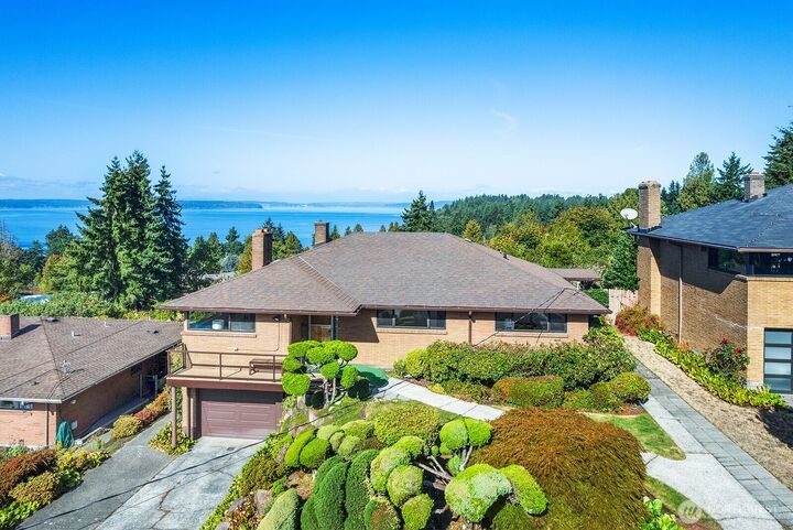 Property Photo:  8877  42nd Avenue SW  WA 98136 