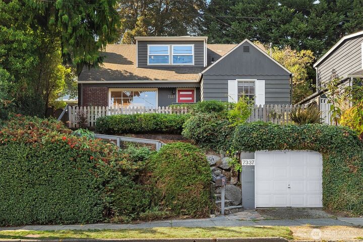 Property Photo:  7337  20th Avenue NE  WA 98115 