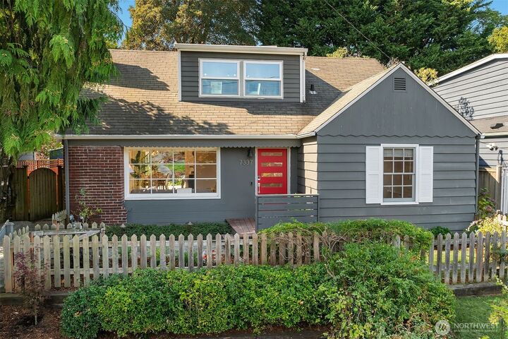 Property Photo: 7337 20th Avenue NE WA 98115